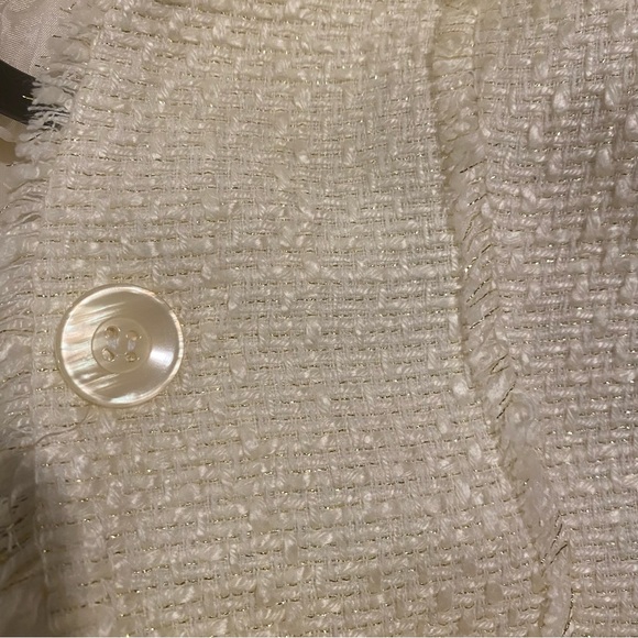 Elegant Cream Blazer - Picture 3 of 5